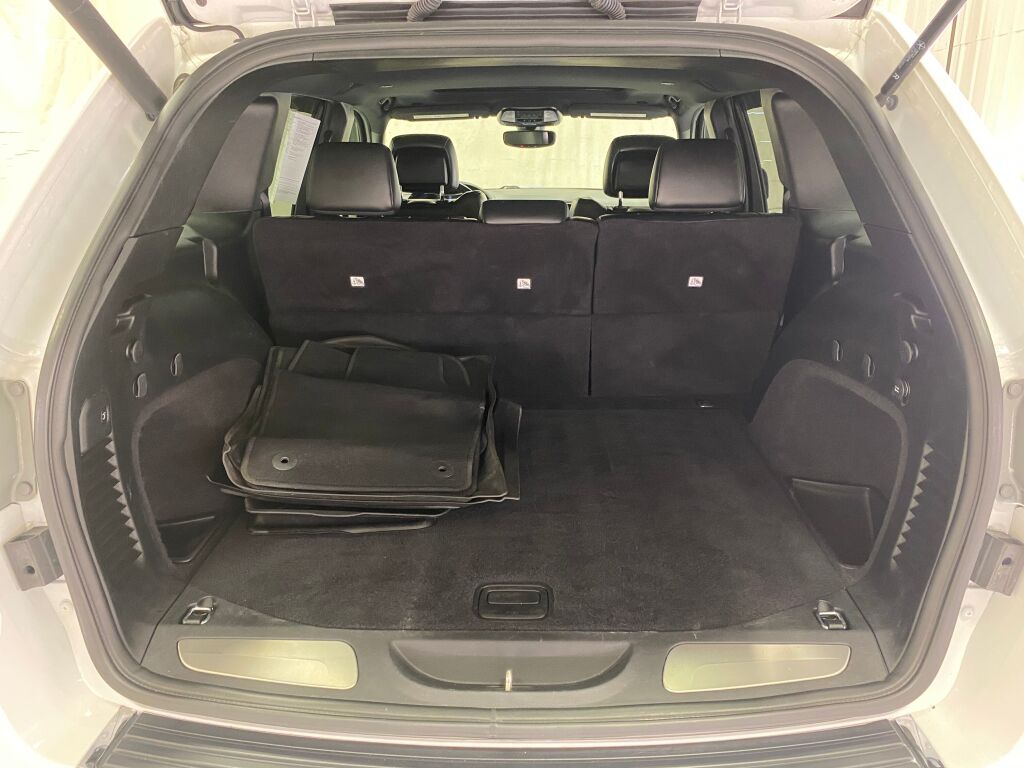 2019 Jeep Grand Cherokee Limited Bright White Clearcoat at South Hills CDJR