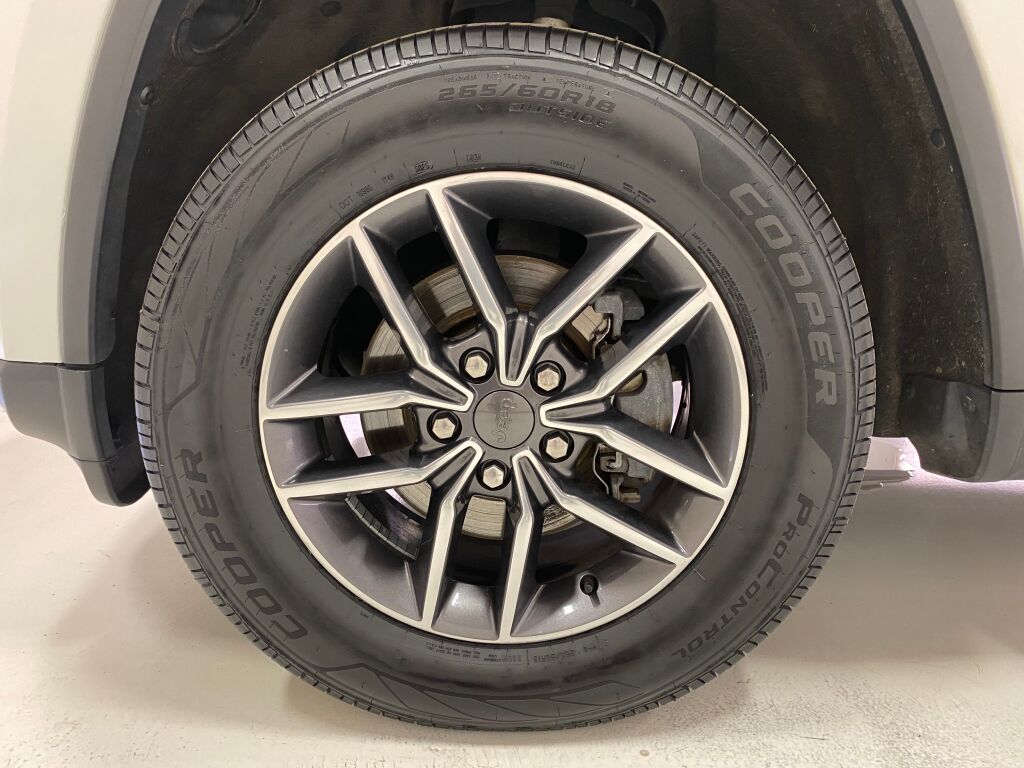 2019 Jeep Grand Cherokee Limited Bright White Clearcoat at South Hills CDJR