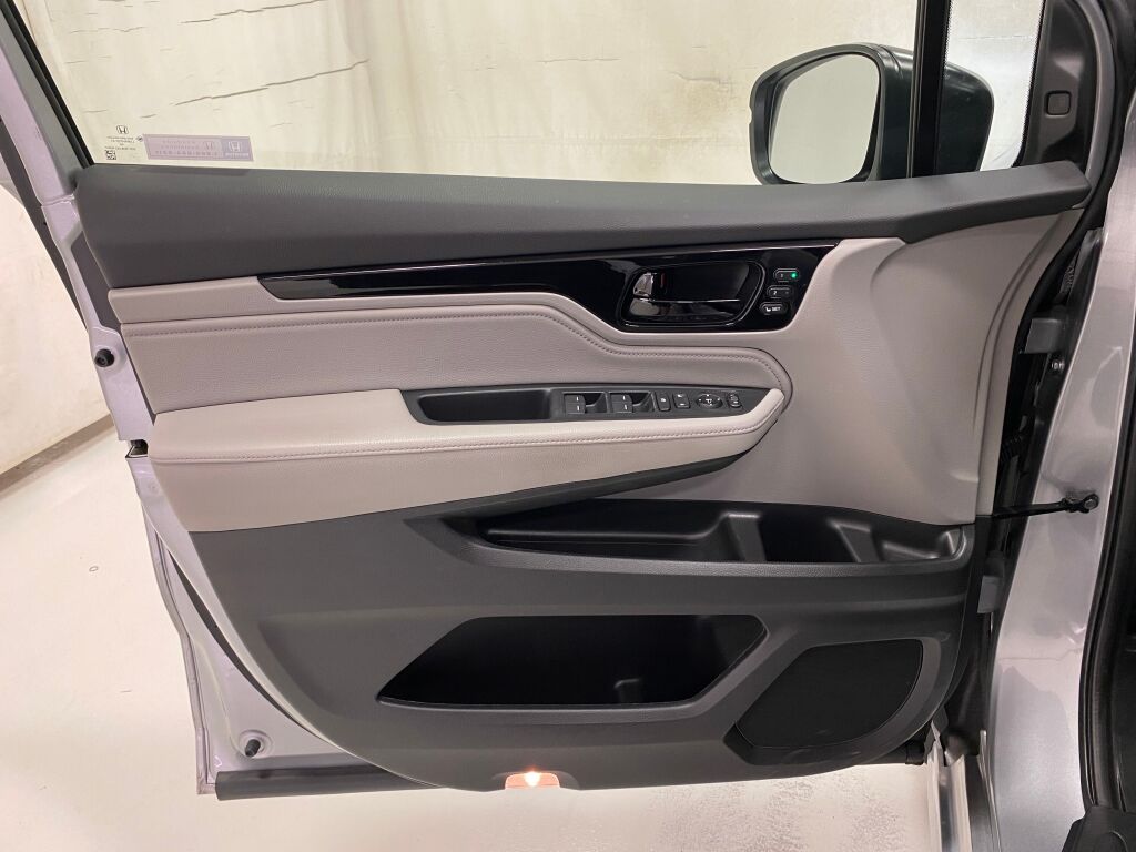 2022 Honda Odyssey Touring Lunar Silver Metallic at Auto Express Mitsubishi