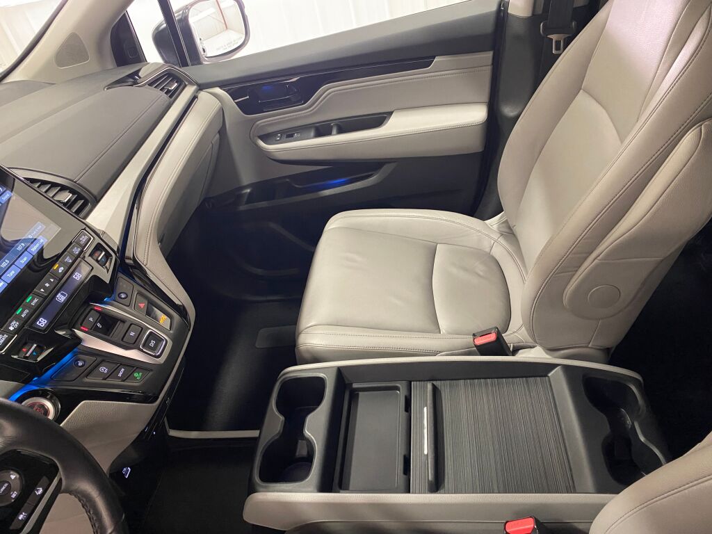2022 Honda Odyssey Touring Lunar Silver Metallic at Auto Express Mitsubishi