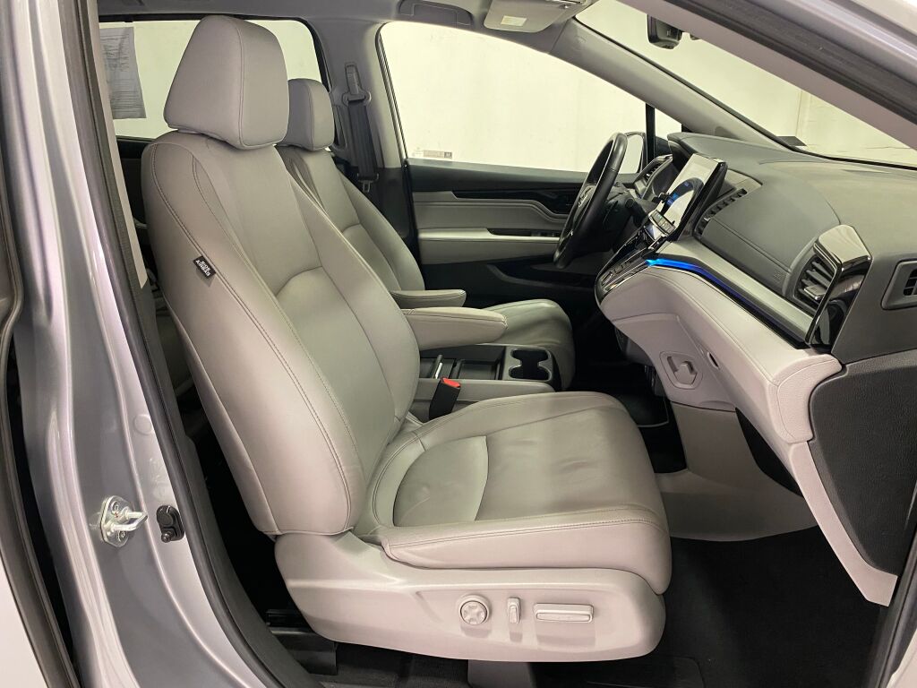 2022 Honda Odyssey Touring Lunar Silver Metallic at Auto Express Mitsubishi