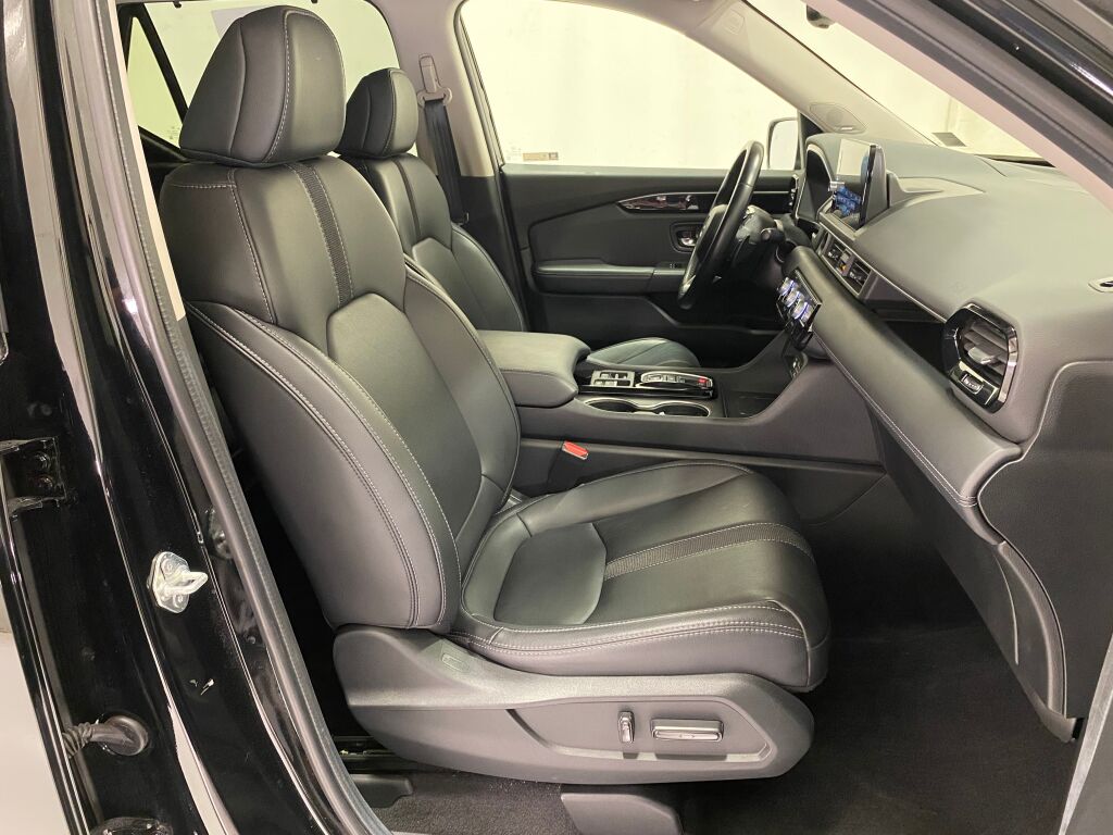 2024 Honda Pilot Touring Crystal Black Pearl at Honda North