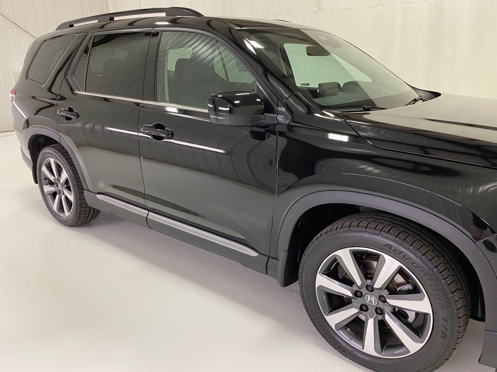 2024 Honda Pilot Touring Crystal Black Pearl at Honda North