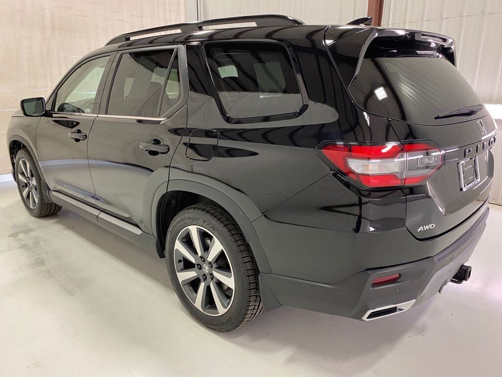 2024 Honda Pilot Touring Crystal Black Pearl at Honda North