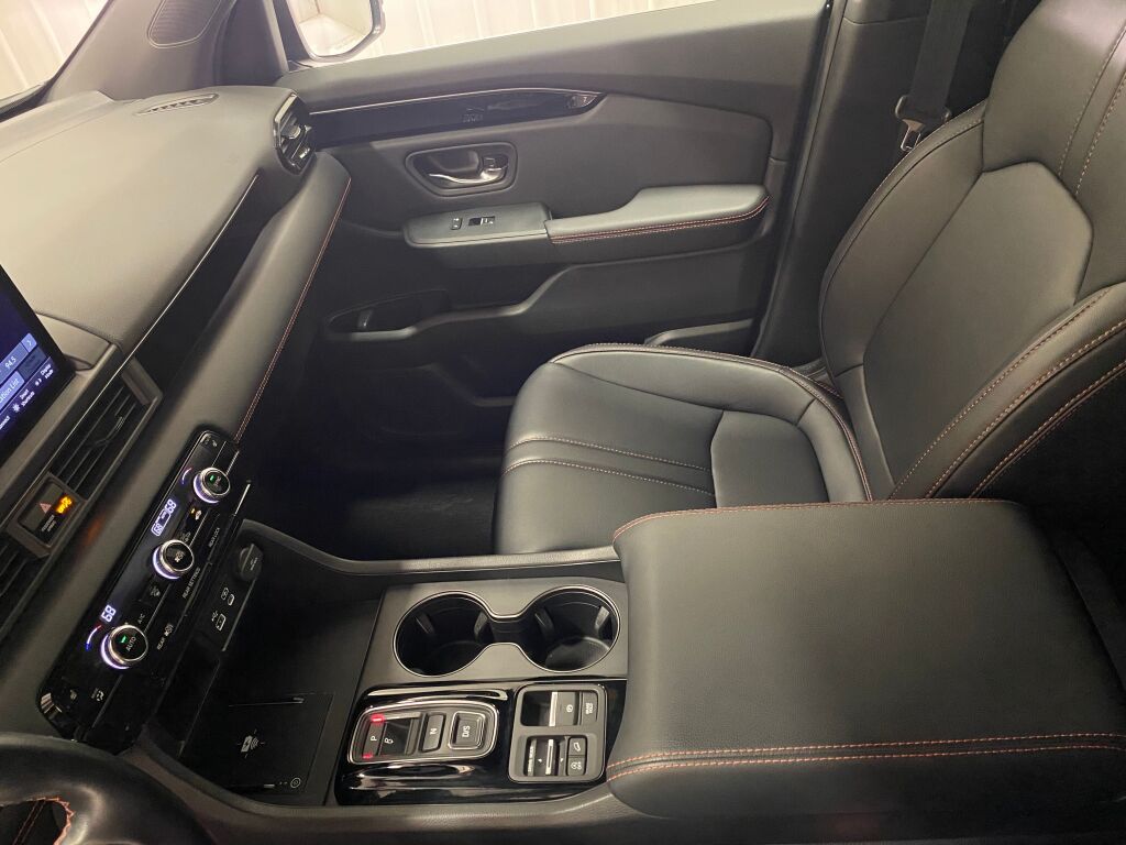 2024 Honda Pilot TrailSport Crystal Black Pearl at Honda North