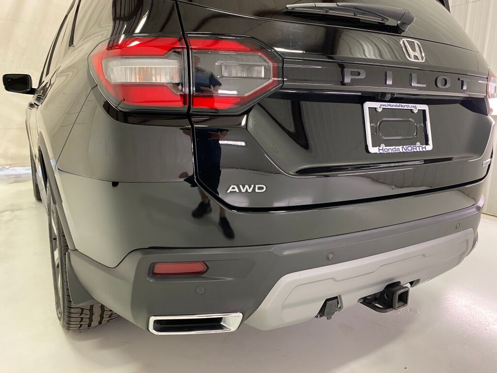 2024 Honda Pilot Touring Crystal Black Pearl at Honda North
