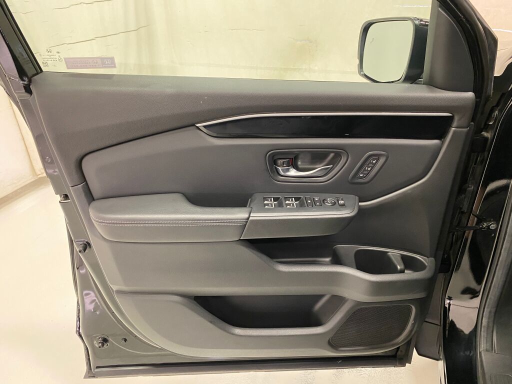 2024 Honda Pilot Touring Crystal Black Pearl at Honda North