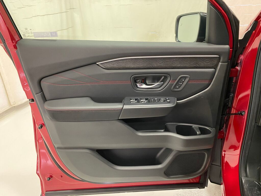 2026 Honda Pilot Black Edition RADIANT RED METALLIC II at Honda North