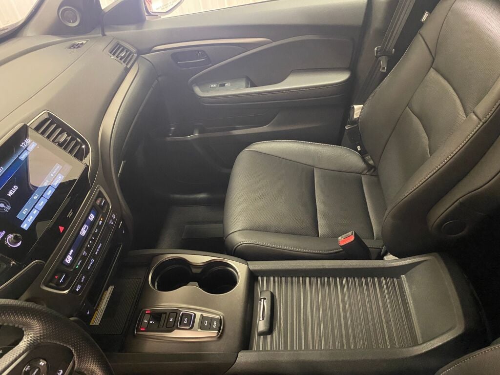 2023 Honda Passport EX-L Radiant Red Metallic II at Honda North