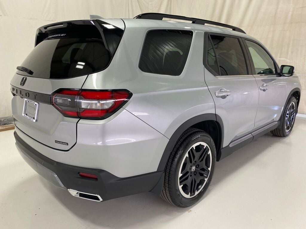 2026 Honda Pilot  SOLAR SILVER at South Hills Kia