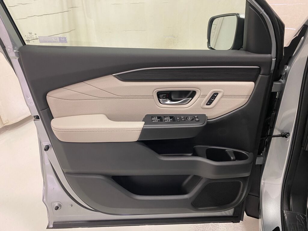 2026 Honda Pilot  SOLAR SILVER at South Hills Kia