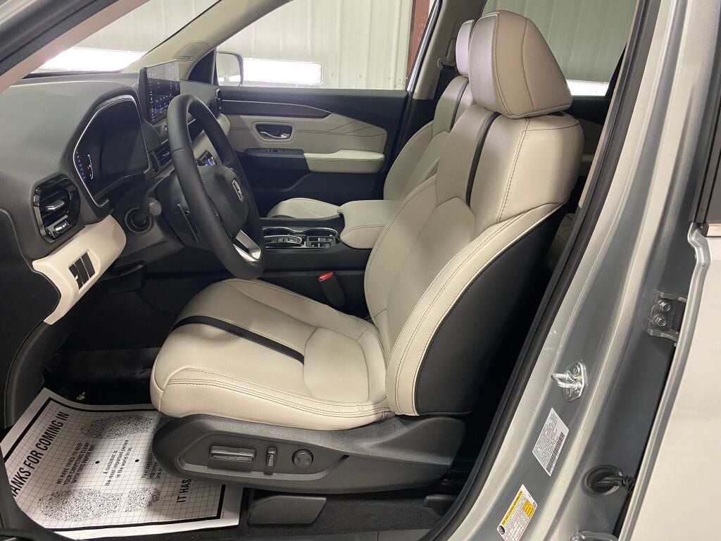 2026 Honda Pilot  SOLAR SILVER at South Hills Kia
