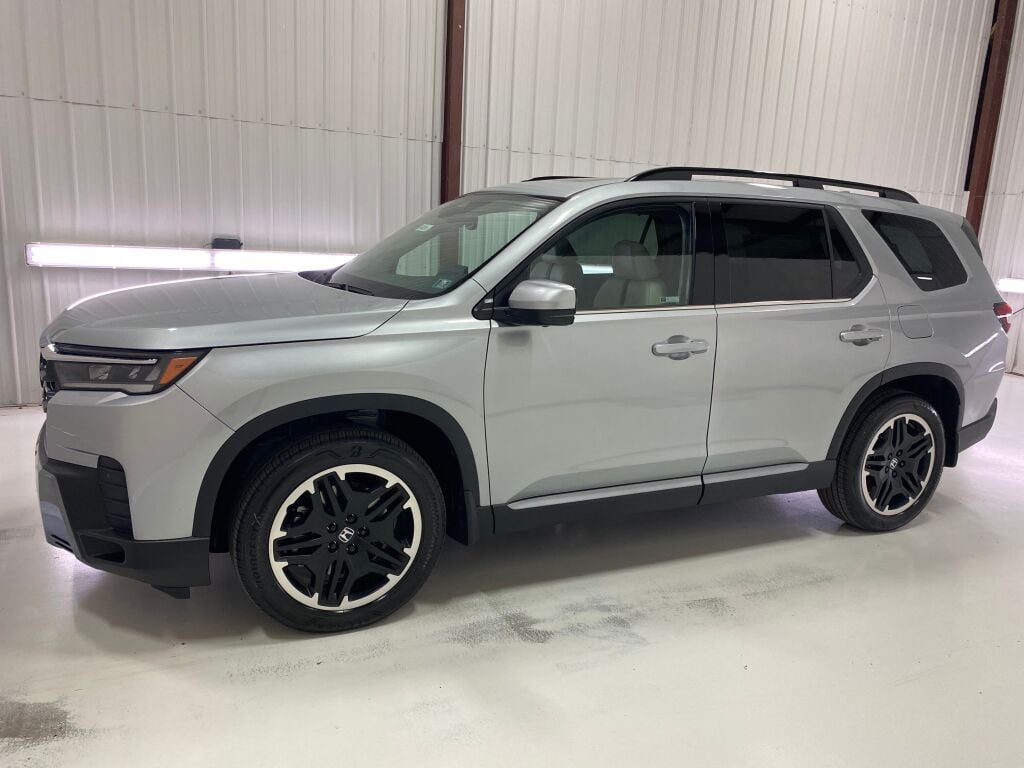 2026 Honda Pilot  SOLAR SILVER at South Hills Kia