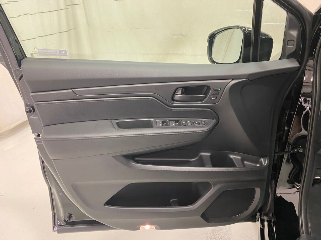 2026 Honda Odyssey Sport-L CRYSTAL BLACK PEARL at Honda North
