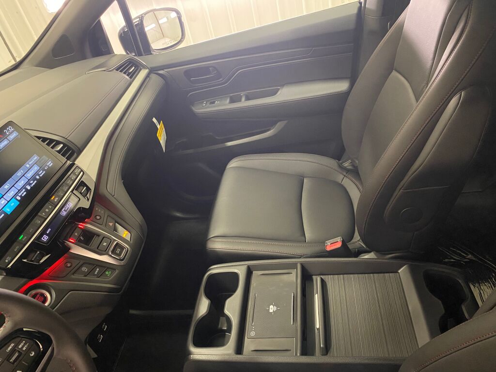 2026 Honda Odyssey Sport-L CRYSTAL BLACK PEARL at Honda North