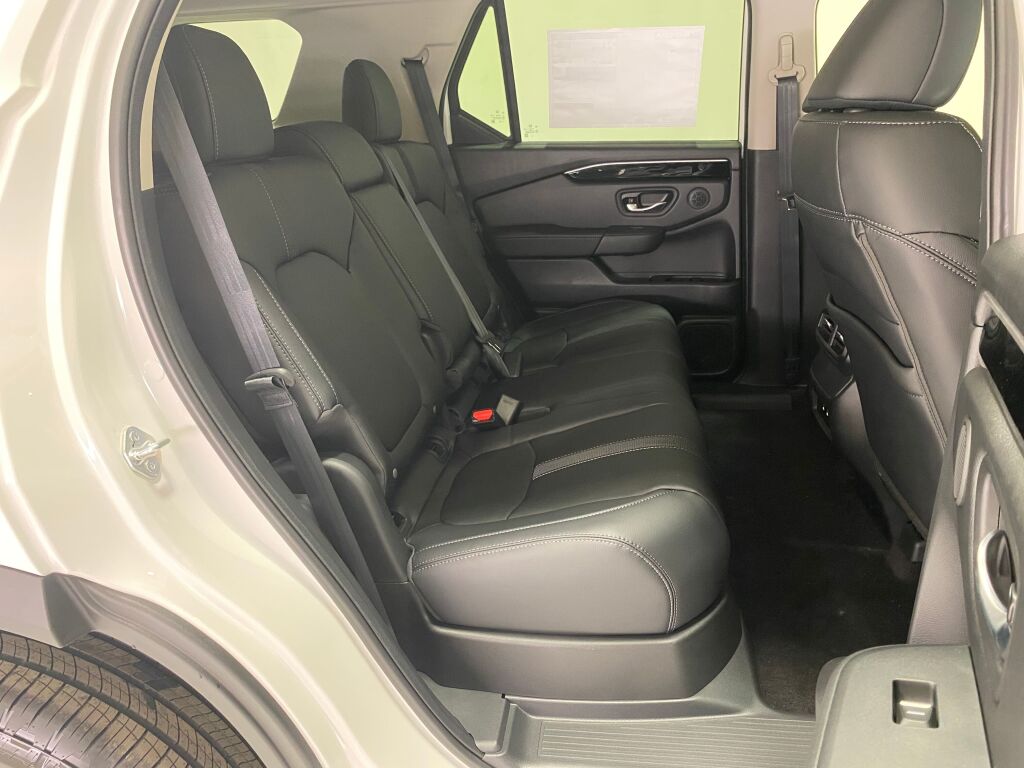 2026 Honda Passport RTL PLATINUM WHITE PEARL at Altoona Honda