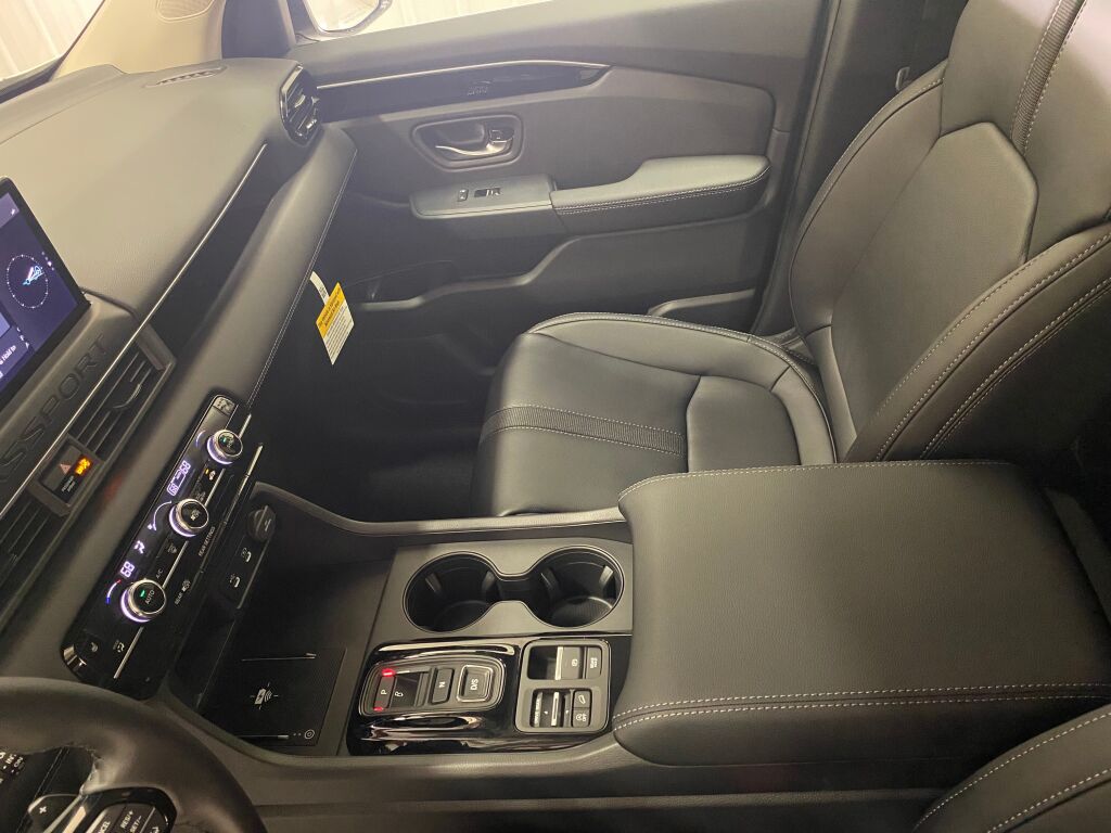 2026 Honda Passport RTL PLATINUM WHITE PEARL at Altoona Honda