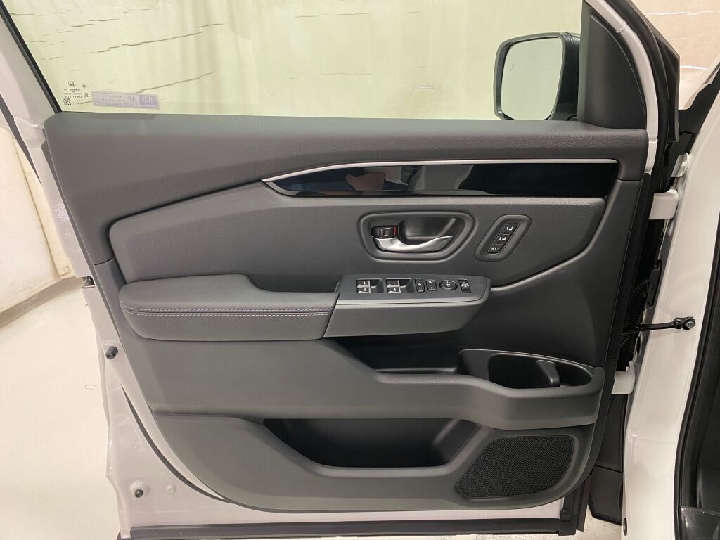 2026 Honda Passport RTL PLATINUM WHITE PEARL at Altoona Honda