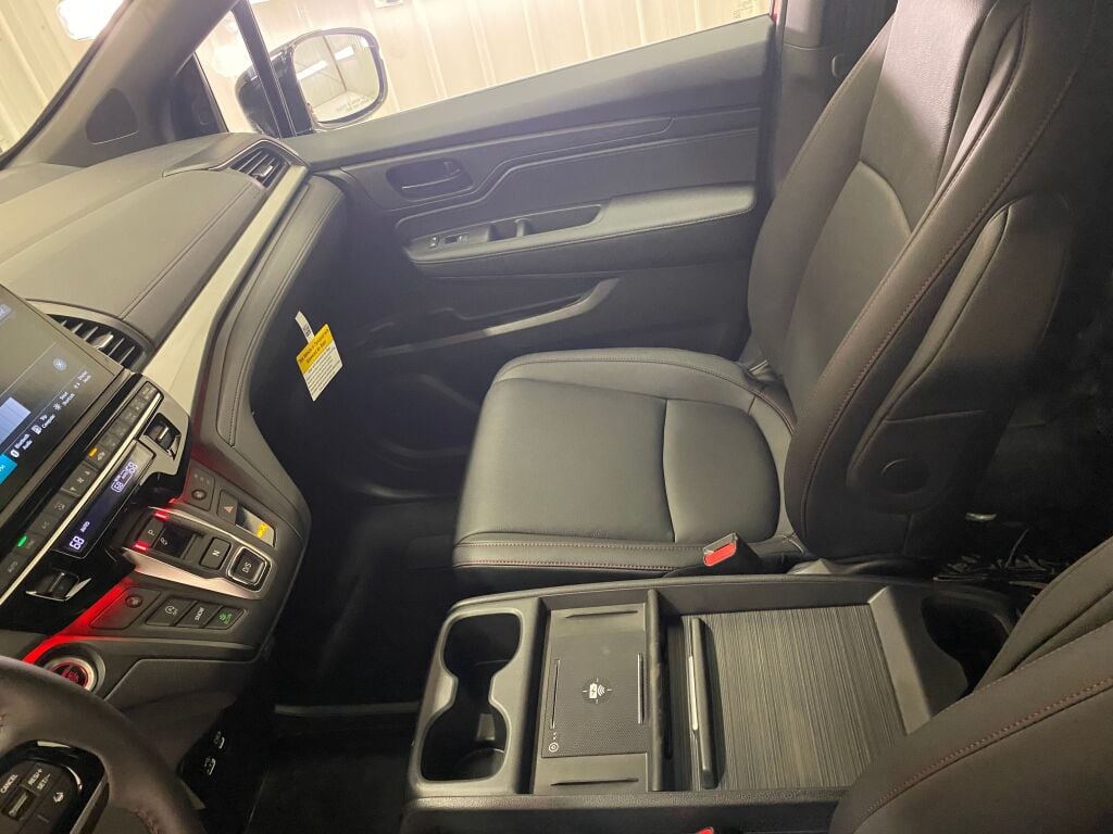 2026 Honda Odyssey Sport-L RADIANT RED METALLIC II at Honda North