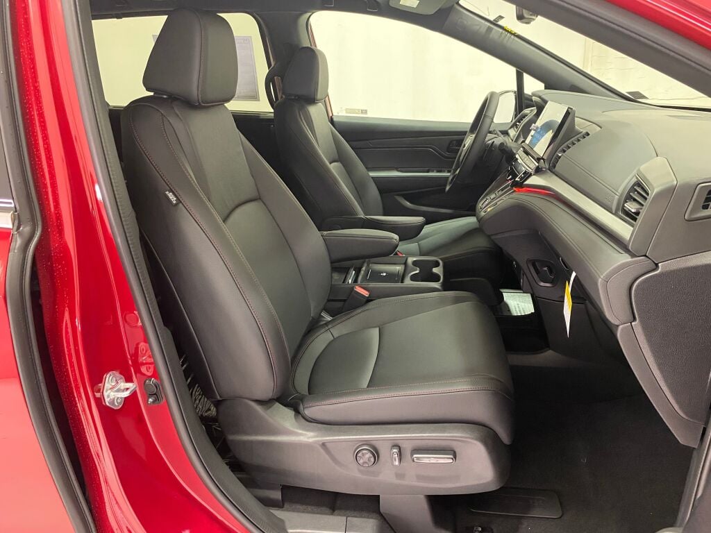 2026 Honda Odyssey Sport-L RADIANT RED METALLIC II at Honda North
