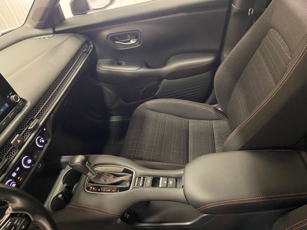 2025 Honda HR-V Sport Platinum White Pearl at Honda North