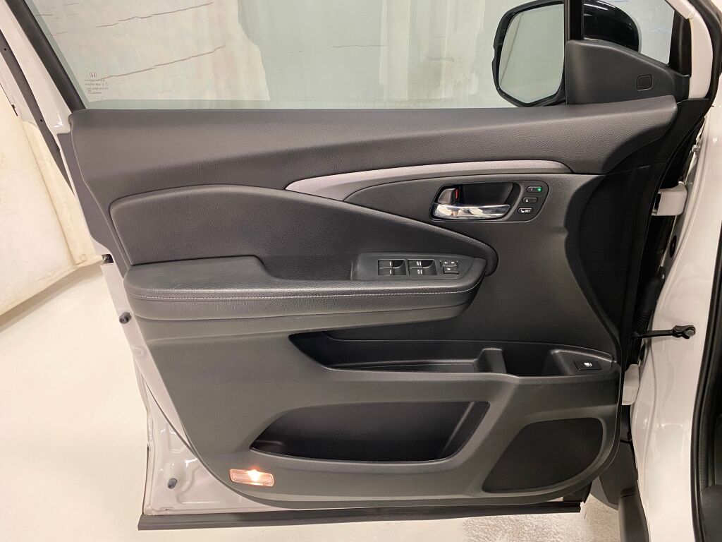 2023 Honda Ridgeline RTL-E Platinum White Pearl at Auto Express Mitsubishi