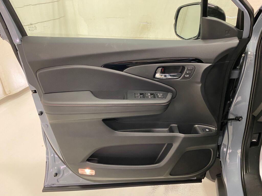 2026 Honda Ridgeline Black Edition SONIC GRAY PEARL at Honda North