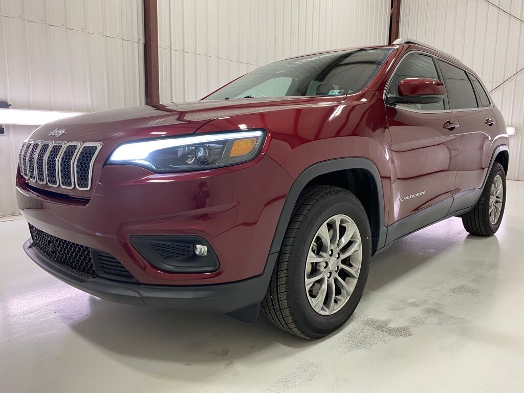 2021 Jeep Cherokee Latitude Lux Velvet Red Pearlcoat at Grove City Ford