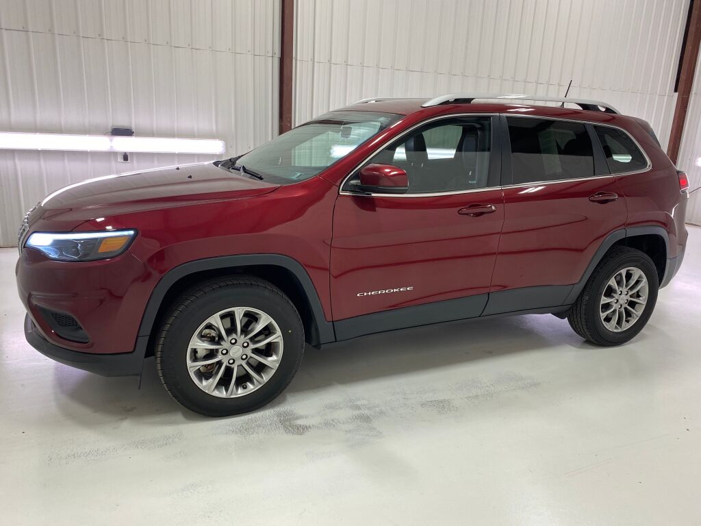 2021 Jeep Cherokee Latitude Lux Velvet Red Pearlcoat at Grove City Ford