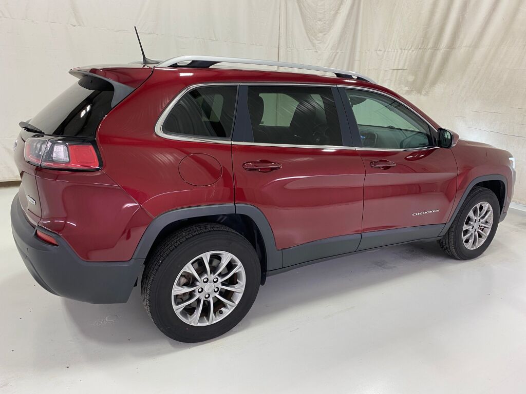 2021 Jeep Cherokee Latitude Lux Velvet Red Pearlcoat at Grove City Ford