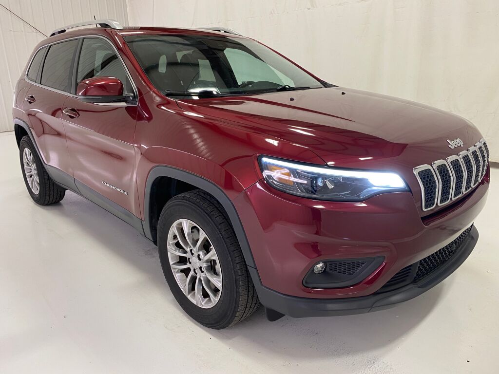 2021 Jeep Cherokee Latitude Lux Velvet Red Pearlcoat at Grove City Ford
