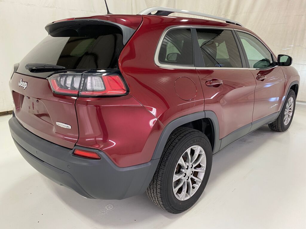 2021 Jeep Cherokee Latitude Lux Velvet Red Pearlcoat at Grove City Ford