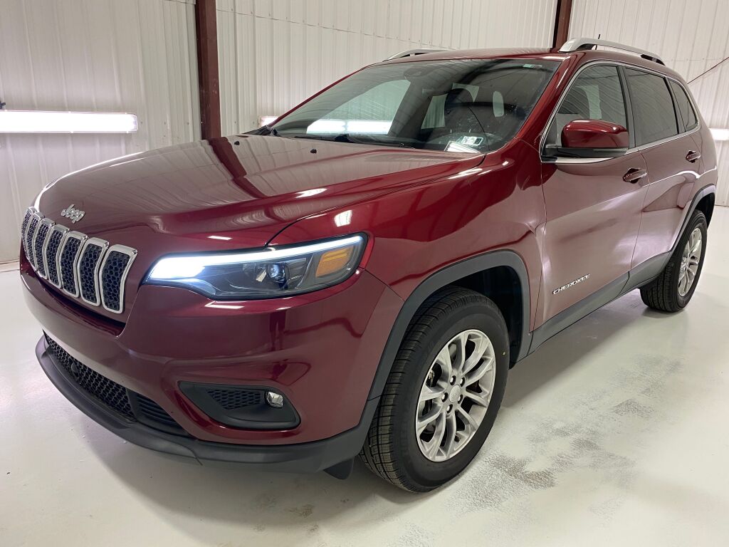 2021 Jeep Cherokee Latitude Lux Velvet Red Pearlcoat at Grove City Ford