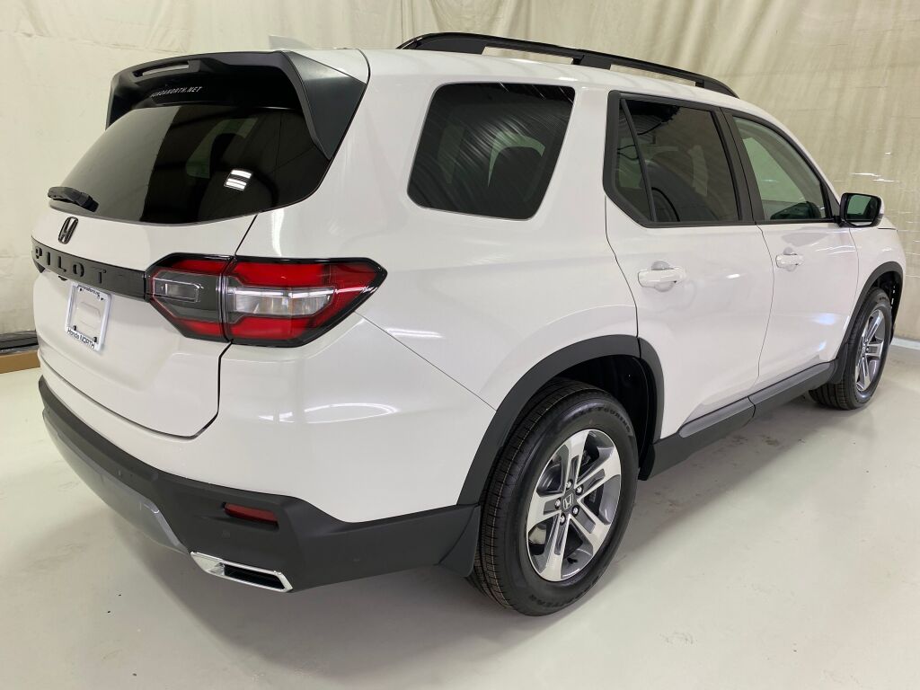 2026 Honda Pilot EX-L PLATINUM WHITE PEARL at Altoona Honda