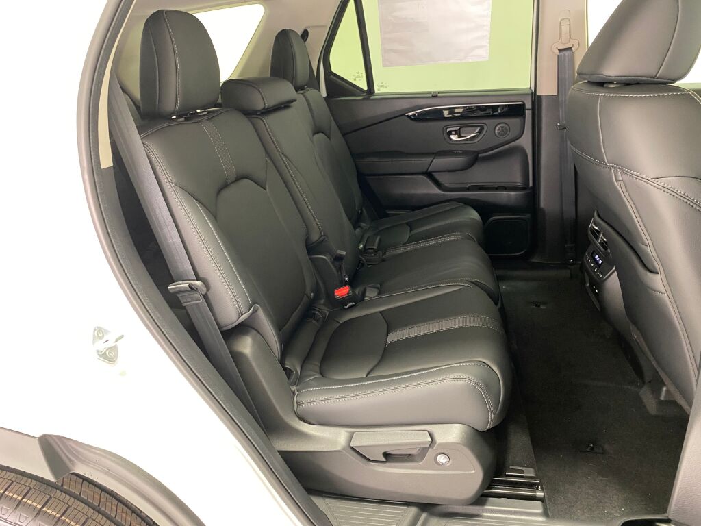 2026 Honda Pilot EX-L PLATINUM WHITE PEARL at Altoona Honda