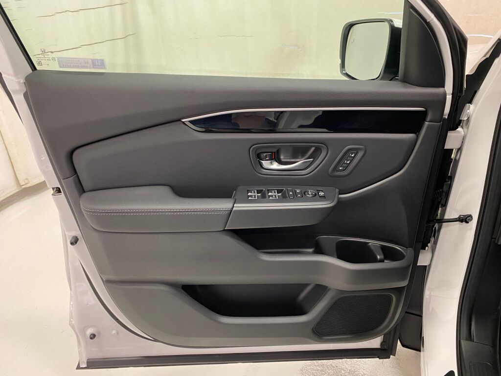 2026 Honda Pilot EX-L PLATINUM WHITE PEARL at Altoona Honda