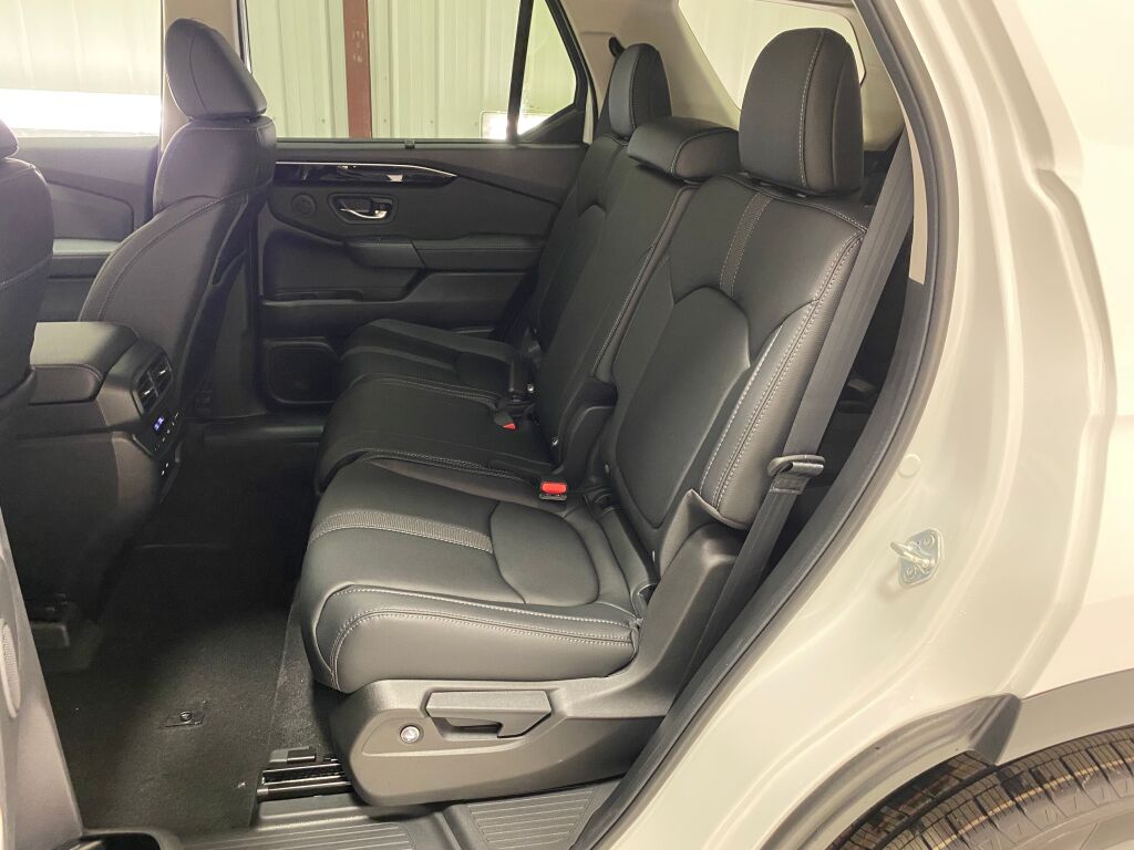 2026 Honda Pilot EX-L PLATINUM WHITE PEARL at Altoona Honda