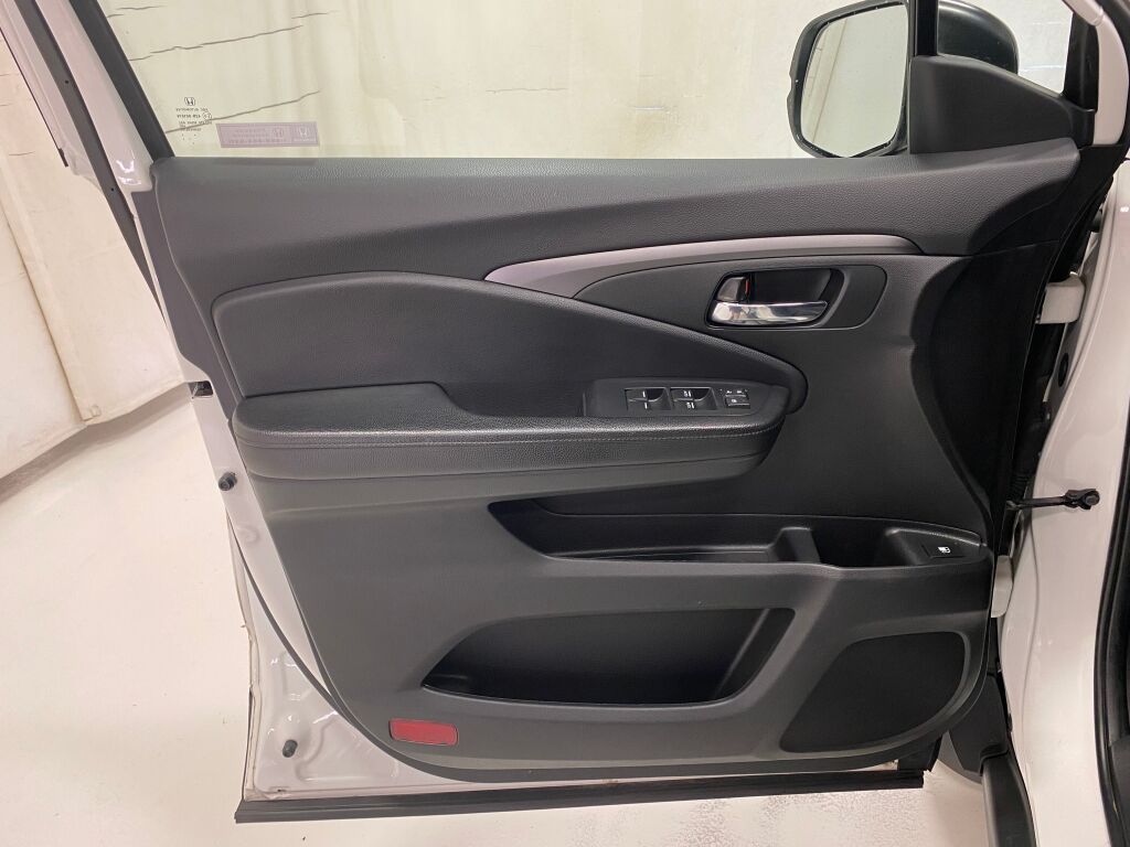 2021 Honda Passport photo 26 of 34
