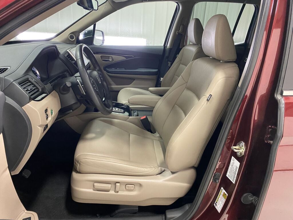 2020 Honda Ridgeline photo 28 of 38