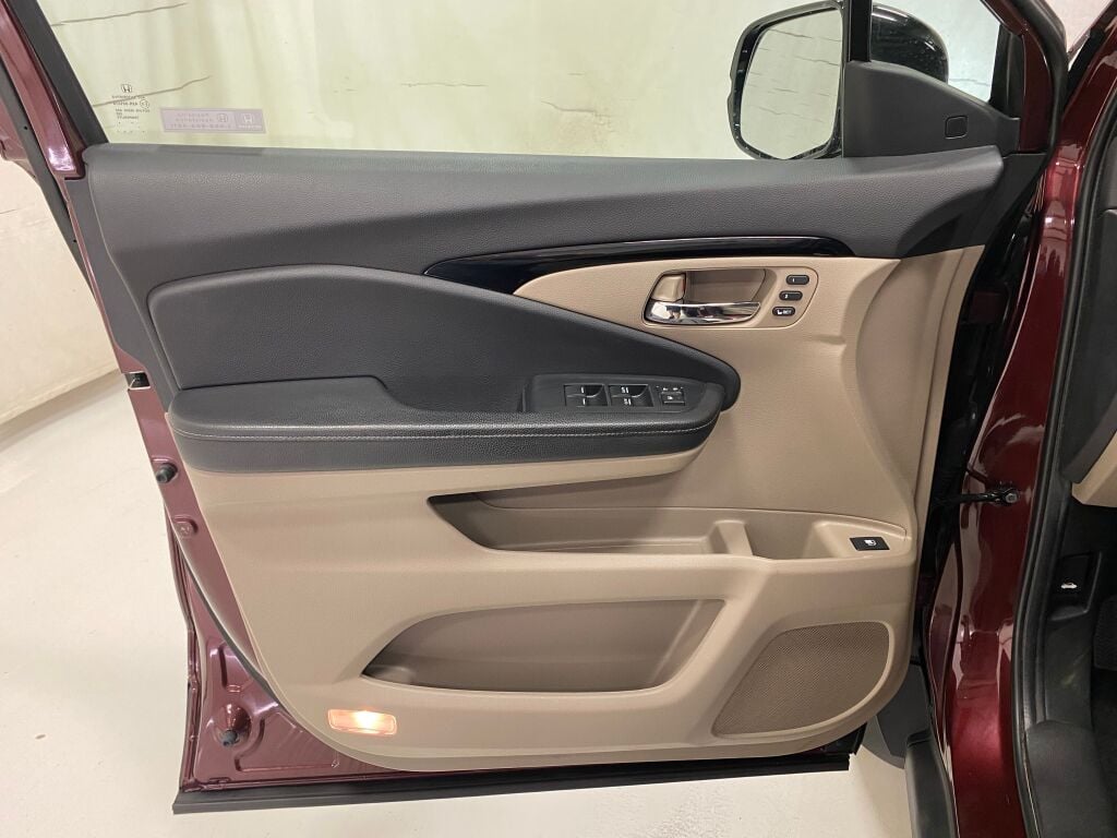 2020 Honda Ridgeline photo 29 of 38