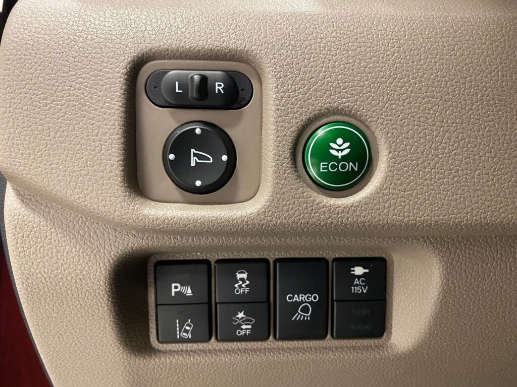 2020 Honda Ridgeline photo 36 of 38