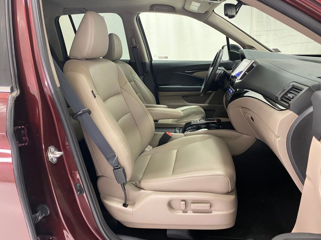 2020 Honda Ridgeline photo 10 of 38