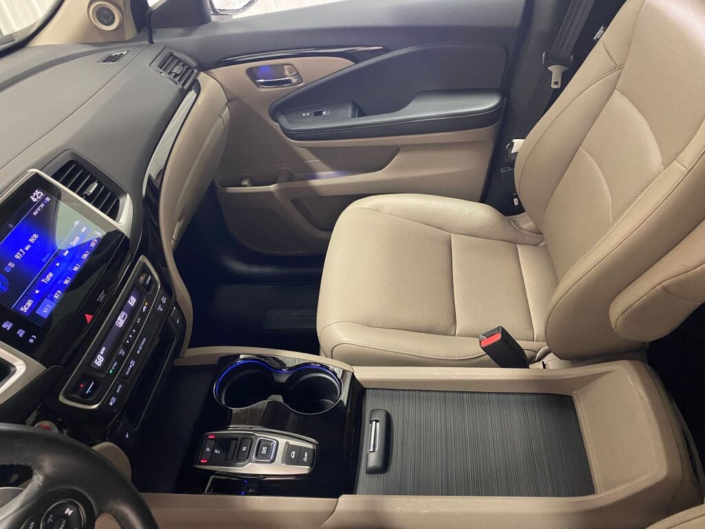 2020 Honda Ridgeline photo 34 of 38