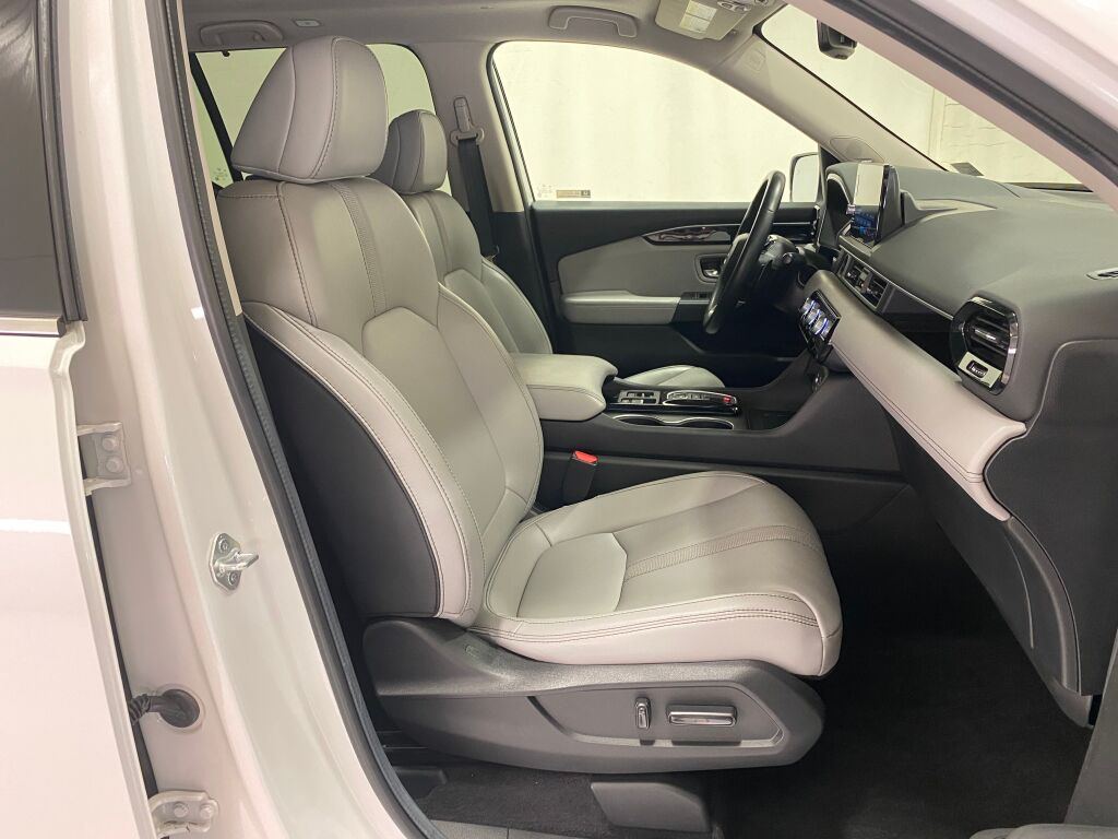 2024 Honda Pilot Touring Platinum White Pearl at Honda North