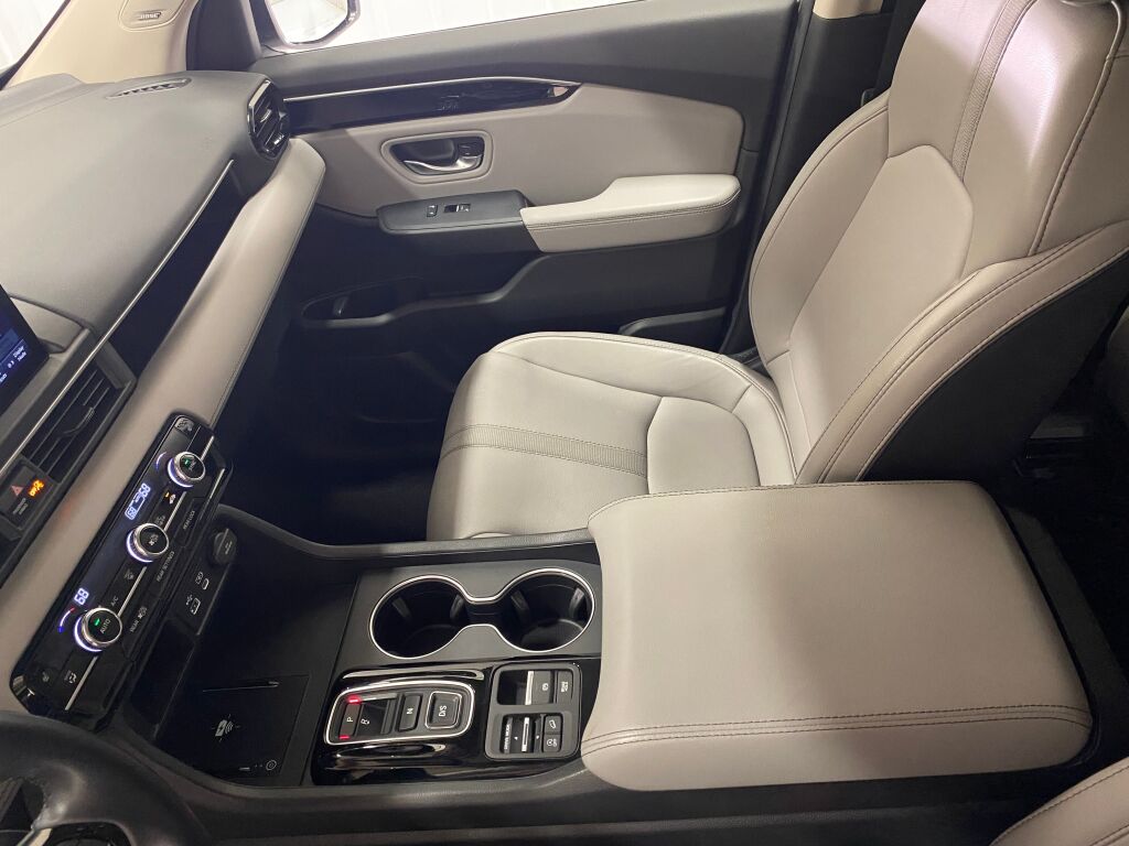 2024 Honda Pilot Touring Platinum White Pearl at Honda North