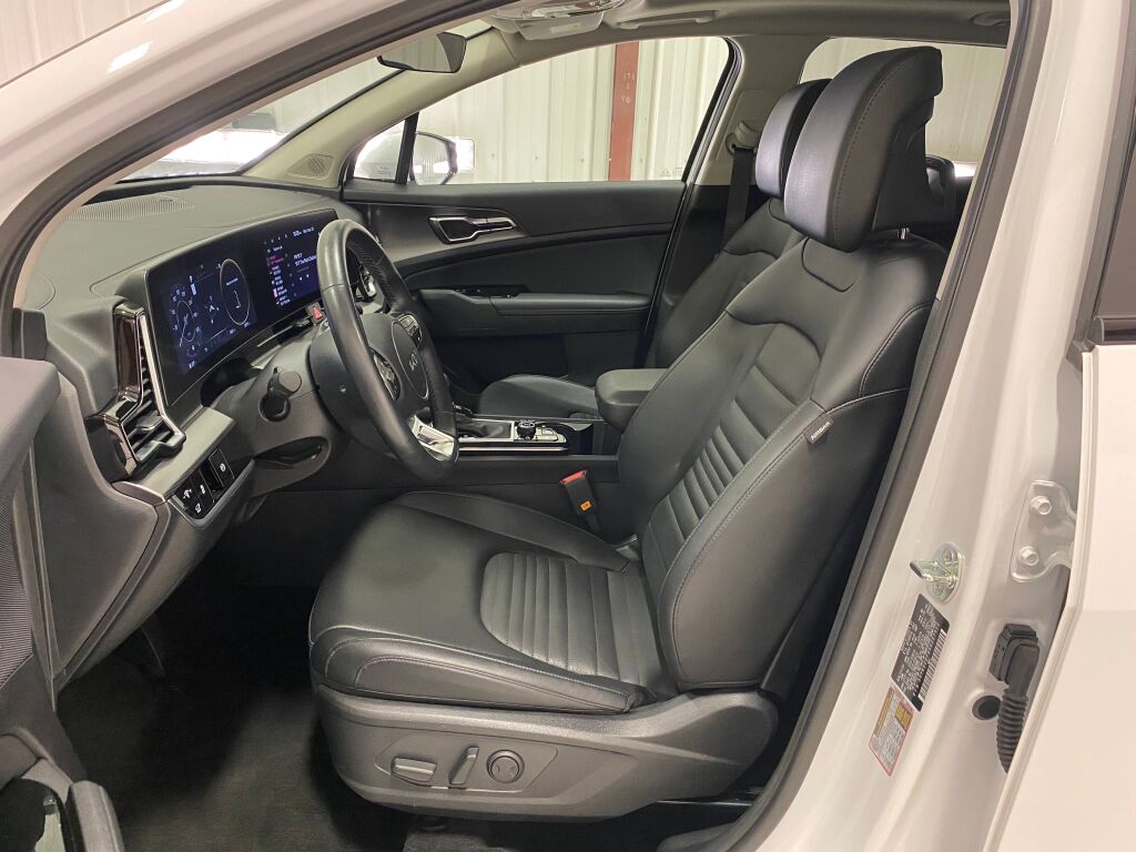2025 Kia Sportage photo 27 of 37