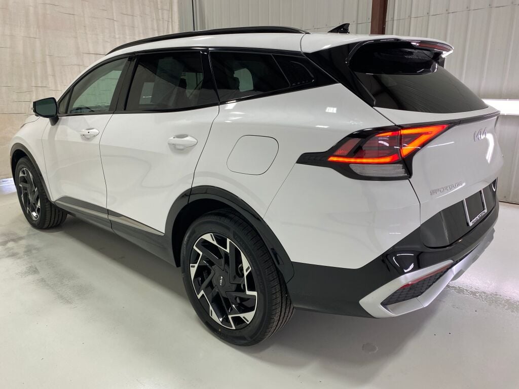 2025 Kia Sportage photo 6 of 37