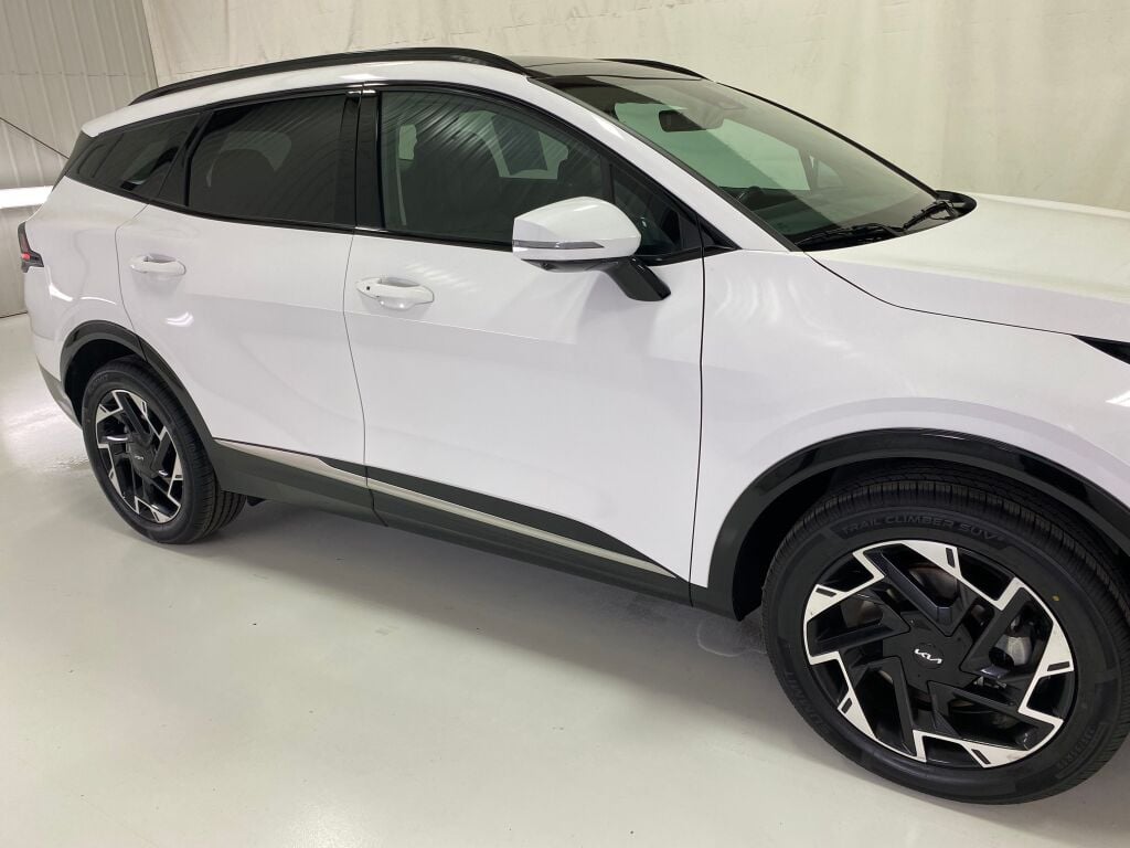 2025 Kia Sportage photo 21 of 37
