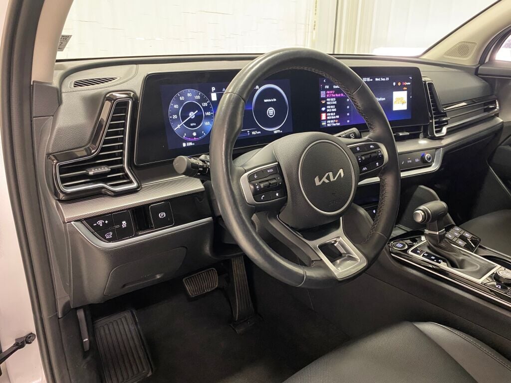 2025 Kia Sportage photo 12 of 37