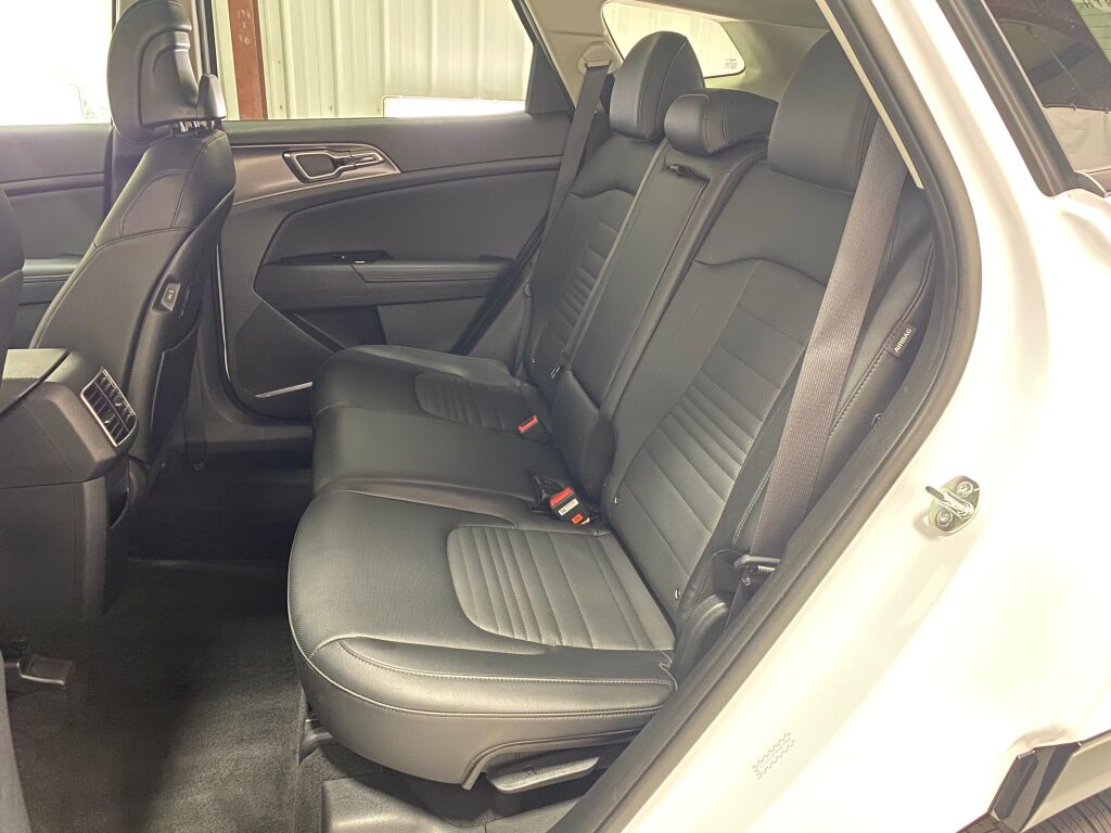 2025 Kia Sportage photo 26 of 37